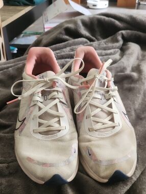 Nike Women’s Mesh Running Sneakers in Cream with Pink Accents